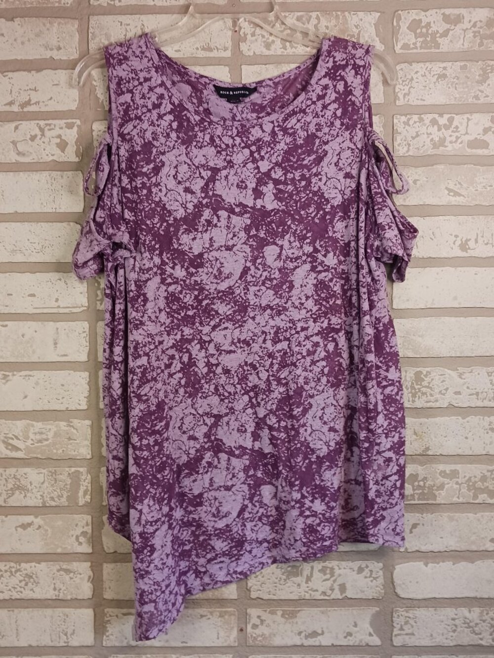 Rock & Republic Womens XL Top Purple Crackle Design Cold Shoulder Sleeve
